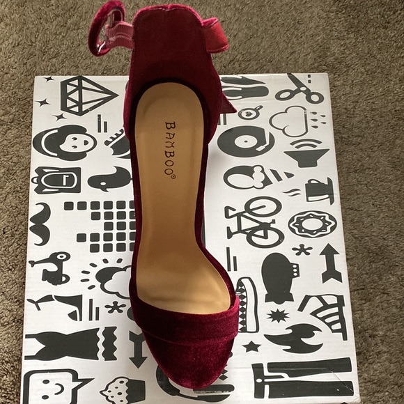 BAMBOO Shoes - Never Worn. Great for fall and winter looks